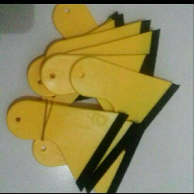 Scraper/Rachel alat bantu pasang stiker.