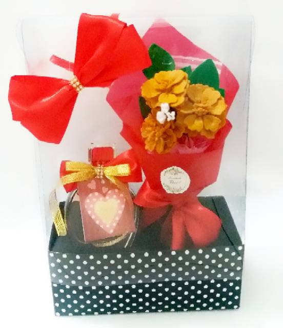 Set buket bunga + parfum set hadiah box marrygold hadiah wedding valentine wisuda ibu anniversary