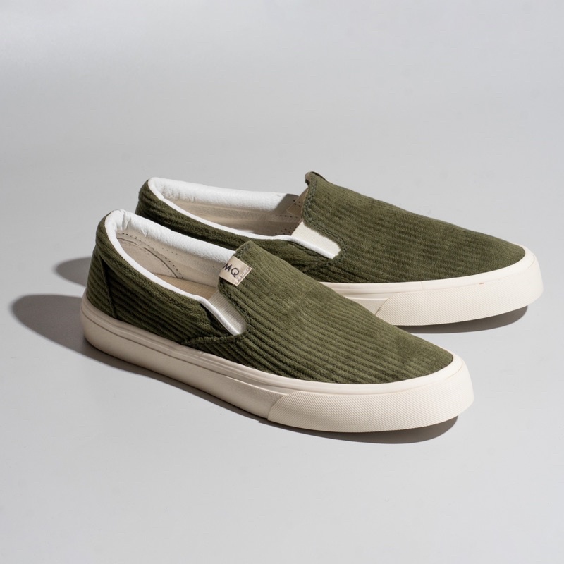 MARQUE.CO Corduroy Slip-On - Olive Green, Sepatu untuk Pria &amp; Wanita