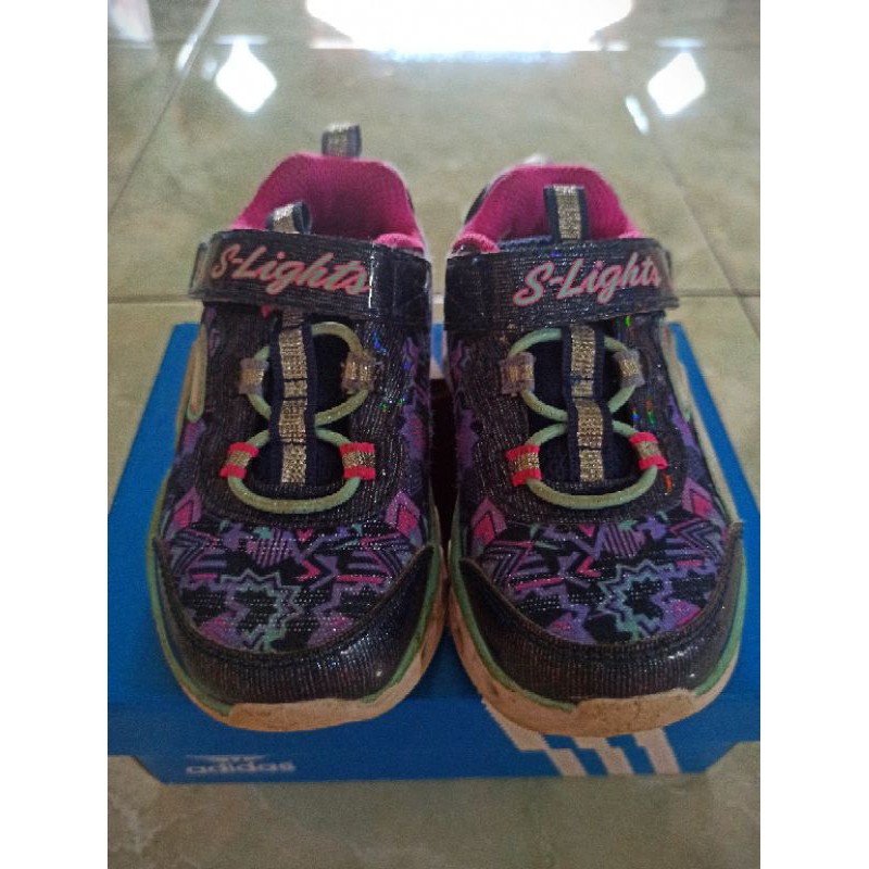 Skechers light sepatu anak perempuan preloved