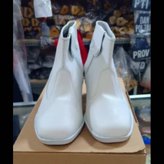 Sepatu pdh wanita putih retsleting