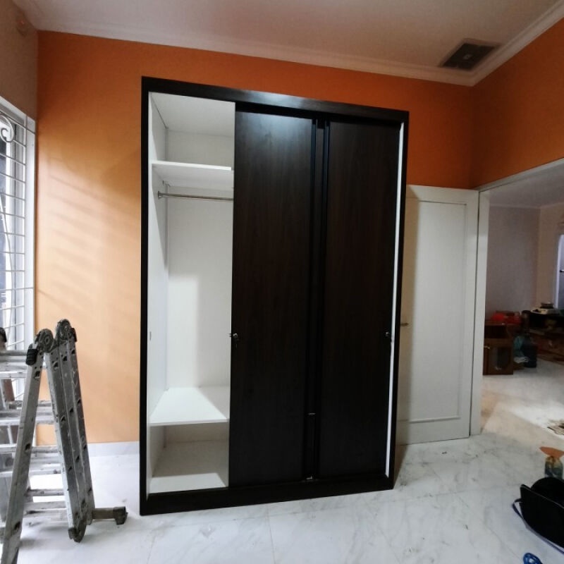 Wardrobe lemari pakaian minimalis modern HPL pintu slide duco