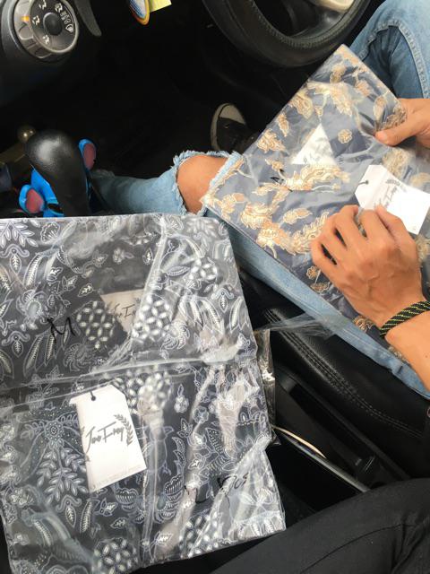 Credomenstore 7752 Kemeja Batik Pria Lengan Panjang Navy Floral