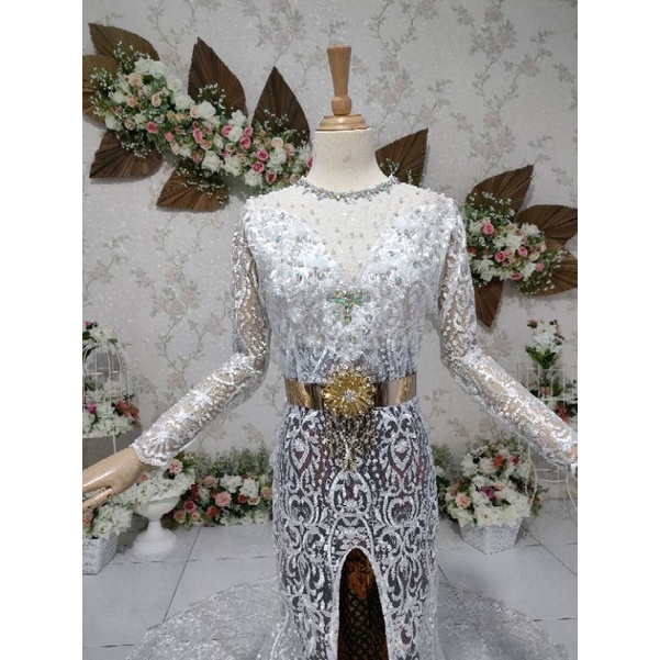 kebaya ekor