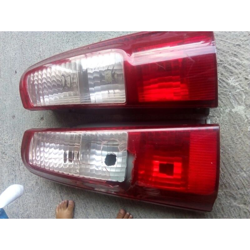 Lampu belakang Avanza model lama kondisi bekas/2nd