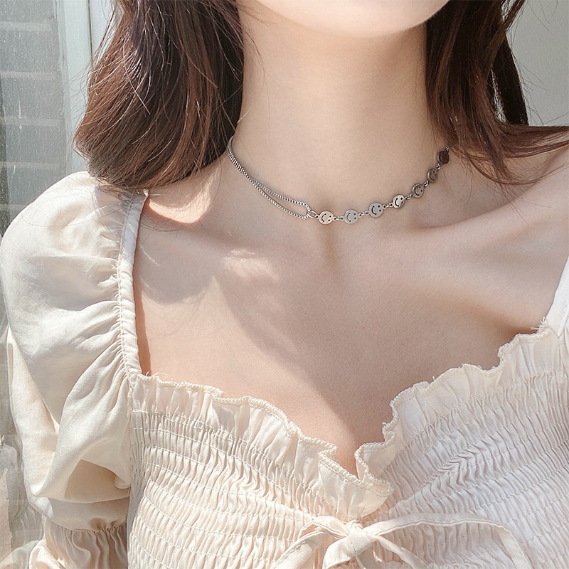 Kalung Rantai Bahan Titanium Steel Model Double layer Motif Smiley Face Gaya Hip hop Untuk Wanita