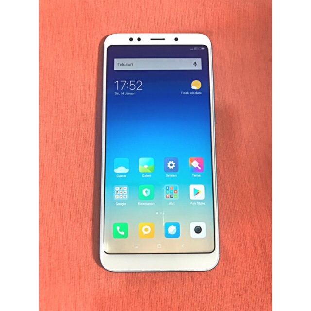 Handphone second murah Xiaomi Redmi 5 plus 3/32