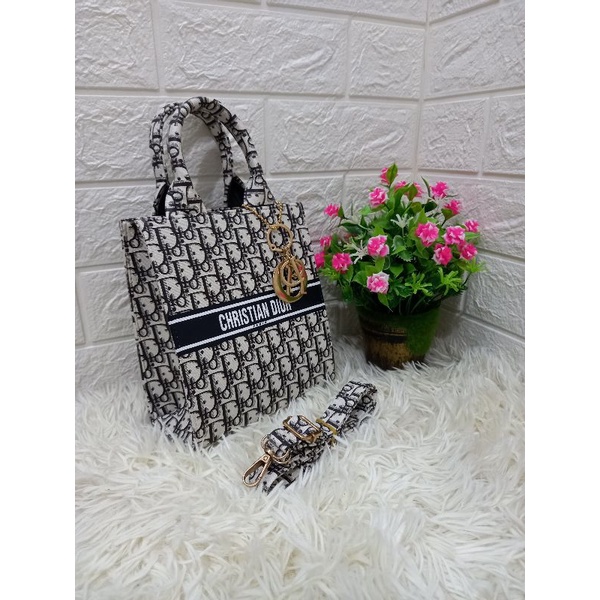 PROMO!!!TERLARIS HANBAGS WANITA DIARIKA TERBARU UK 19X16CM