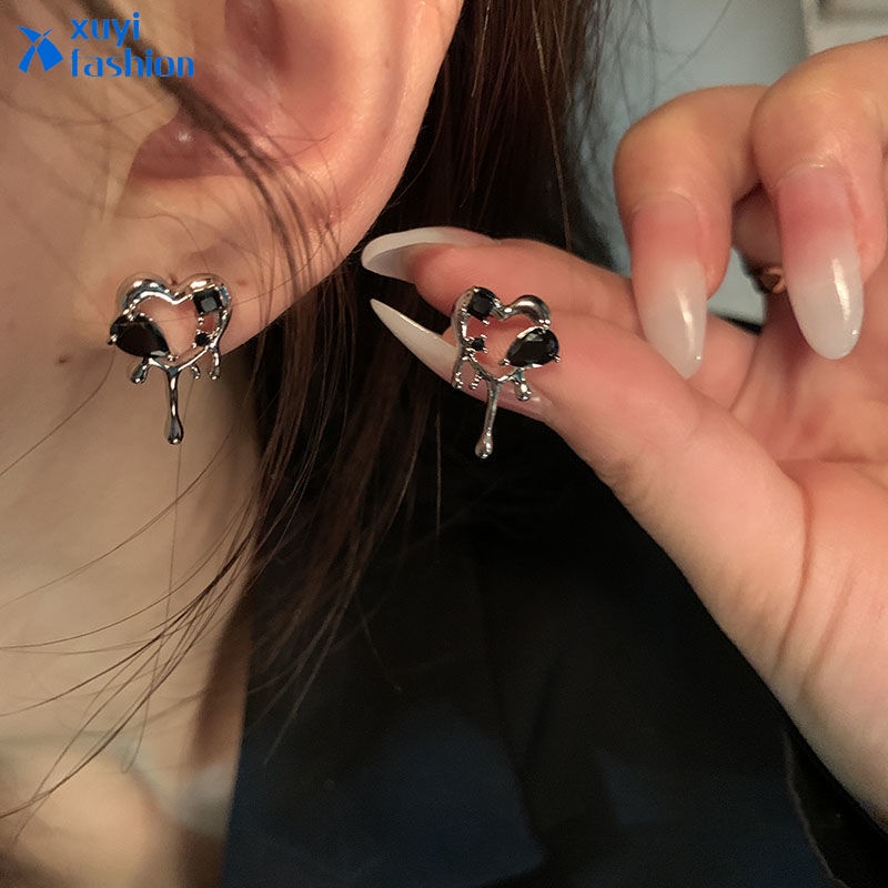 Anting Tusuk Silver Bentuk Hati Hitam Untuk Wanita