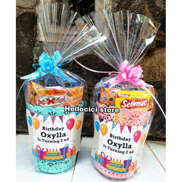 

PARCEL CANTIK KERANJANG ATK + SNACK KEMASAN CANTIK ULANG TAHUN