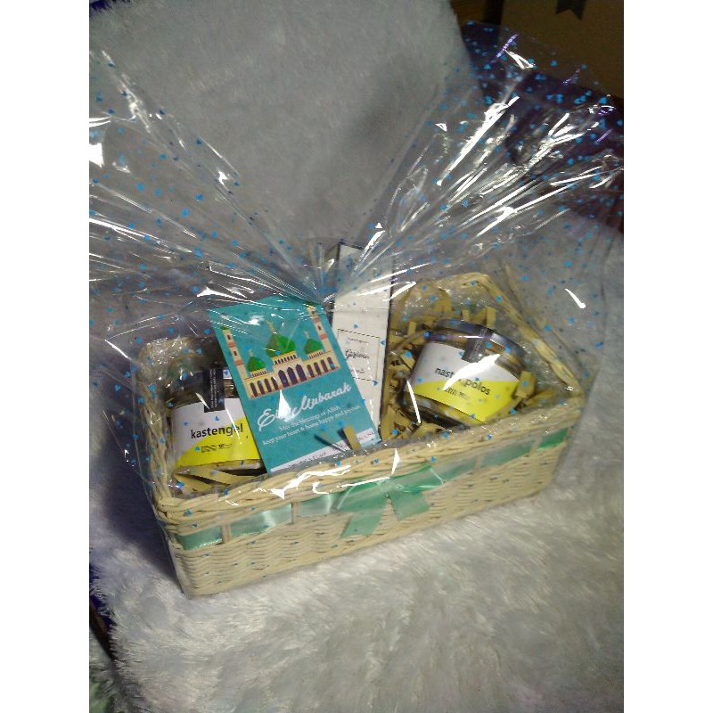 

Hampers Rotan 2 jar cookies