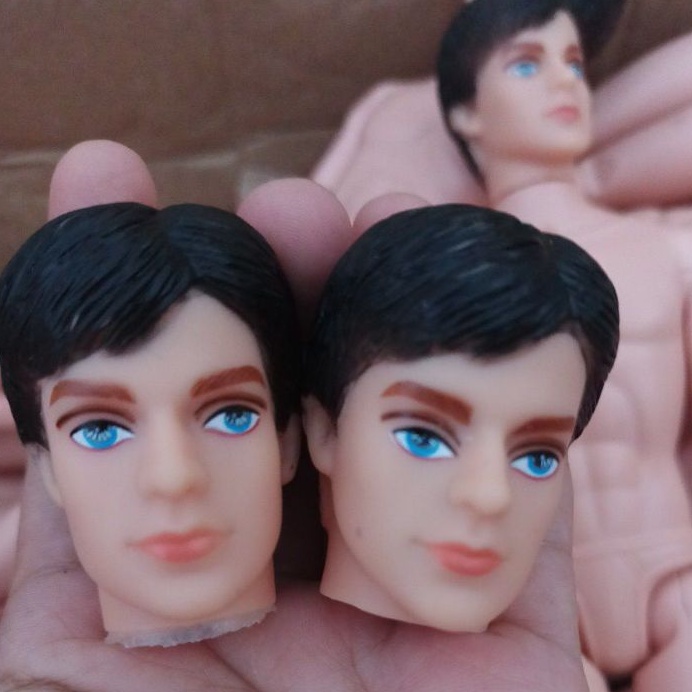 Kepala Boneka Ken pivotal