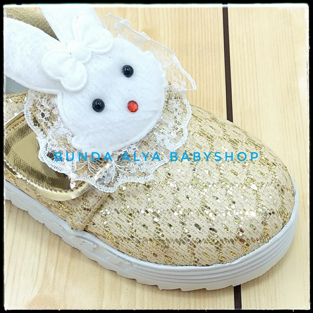 Sepatu Anak Perempuan Usia 4 Tahunan Size 29 Boneka Kelinci KREM - Sepatu Anak Cewek TK PAUD Anti Licin Alas Karet