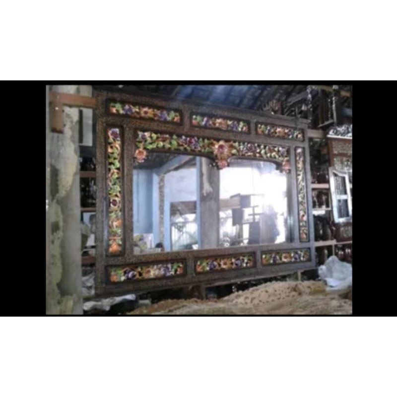 Cermin hias pigura antik jati ukir