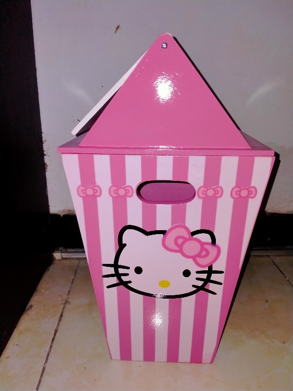 Tempat Sampah Hello Kitty