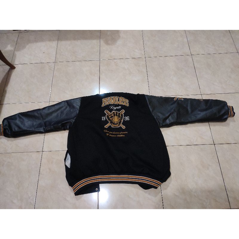 varsity karung jantan