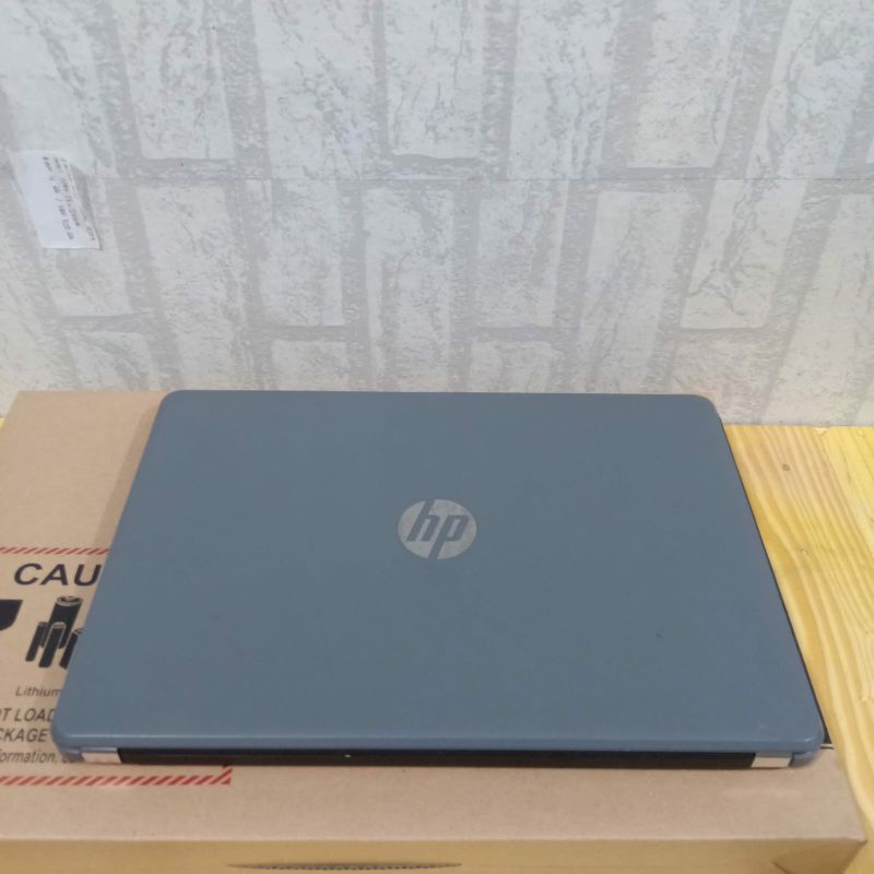 Laptop HP 14 - bw017AU Amd A9-9420 Gen 7 Ram 4GB HDD 500GB Amd Radeon R5 Graphic Windows 10 Layar 14 inch