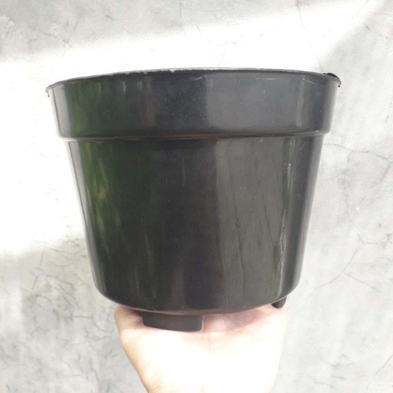 Pot hitam ukuran 20cm