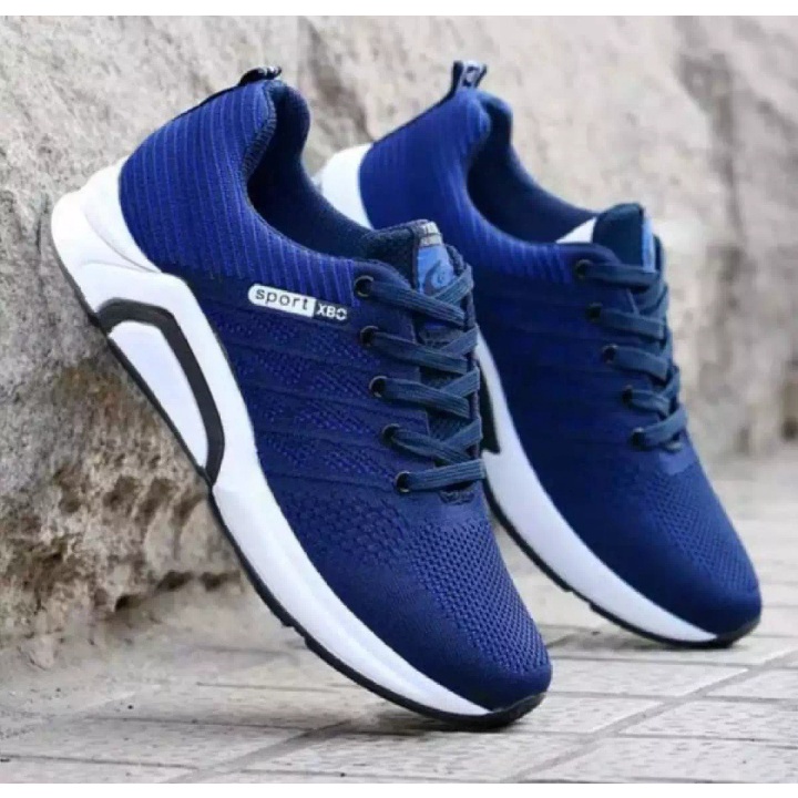 Sepatu sneakers terbaru / sepatu sneaker terlaris /sepatu terkeren