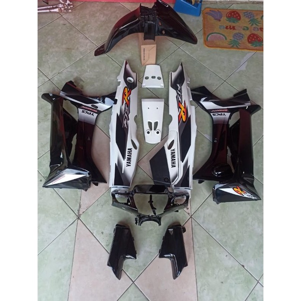 bodi halus full set yamaha fiz r warna terbaru hitam putih