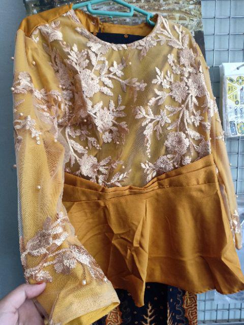 Wou Batik Couple Selendang Mutiara Sania Ruffle - Adila Couple Brokat Modern Batik Modern - Bs066