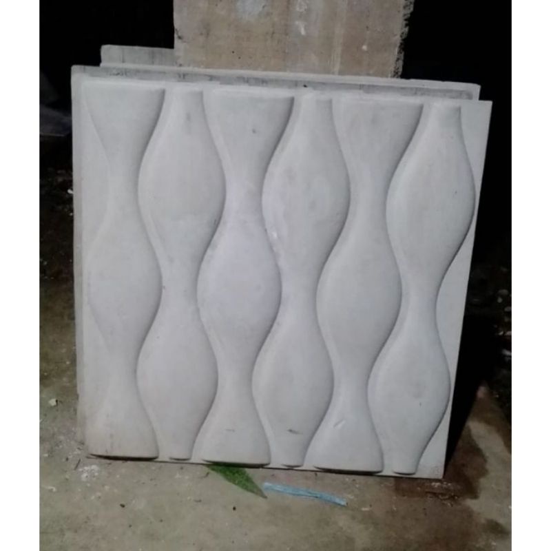 roster loster fanel ornamen bata tempel