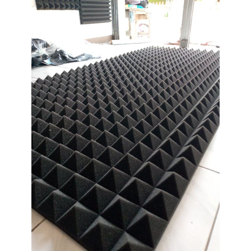 SM- Busa Peredam Piramid