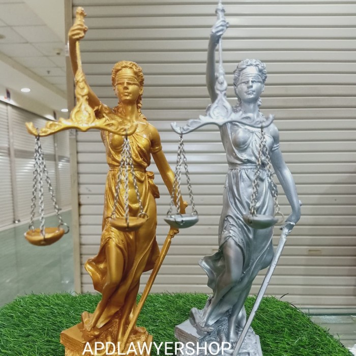 

PATUNG DEWI KEADILAN GOLD DAN SILVER