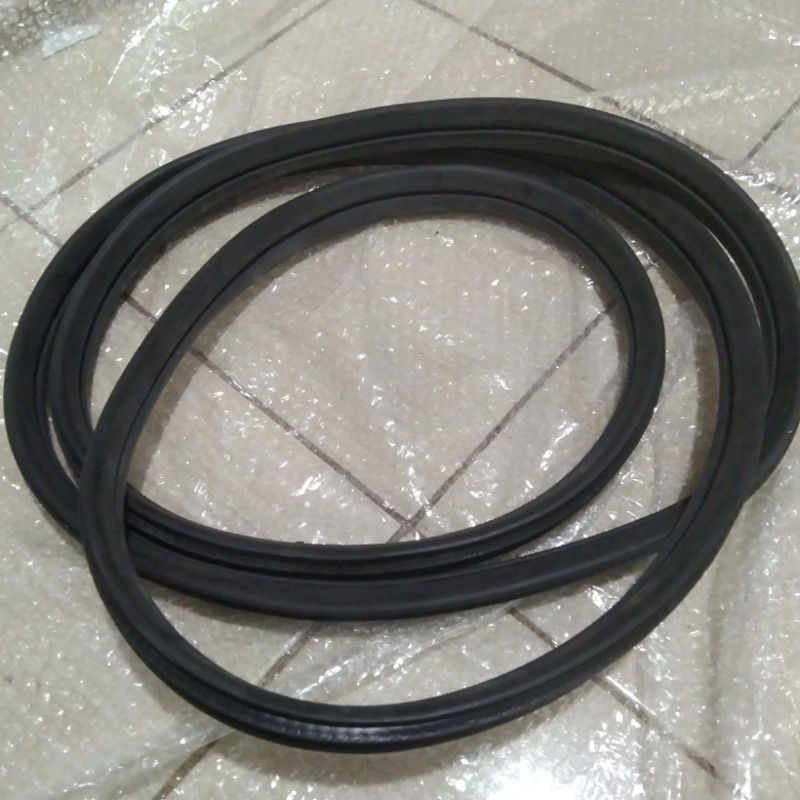 karet balon body pintu tengah Toyota Sienta ori