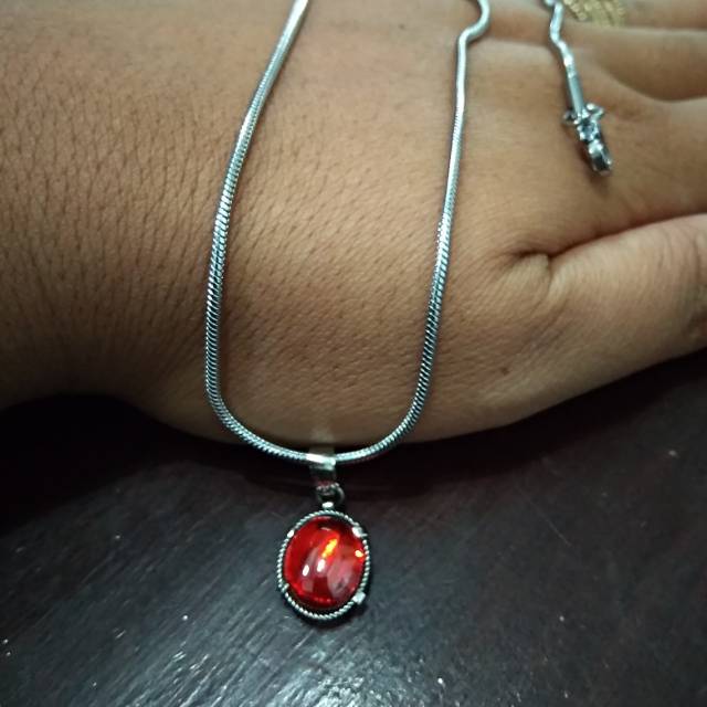 Kalung Wanita Liontin Batu Merah Titanium Silver