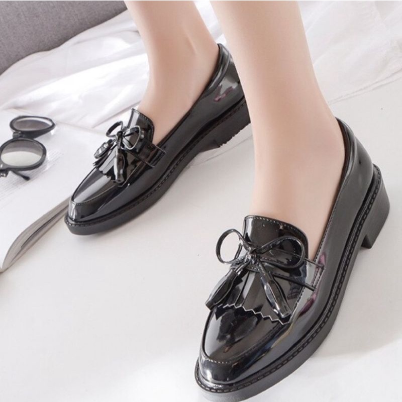 Sepatu Docmart Wanita Kasual Terbaru Glosy Hitam / Sepatu Loafers Wanita Fashin Korea Terlaris /  Sepatu Cewek Kekinian Viral / Sepatu Sekolah Cewek / Bisa Cod