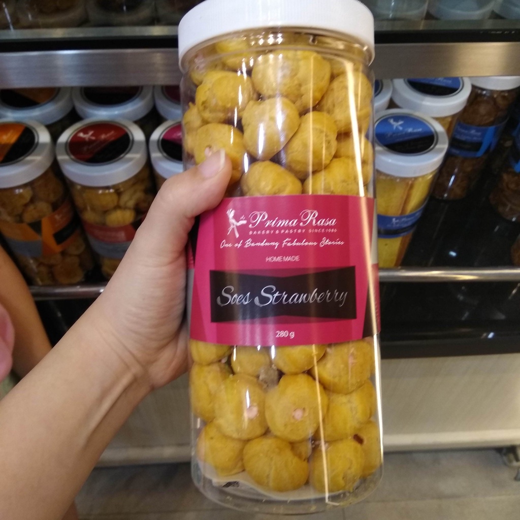 

READY CIKARANG 12 OCT 2024 - SOES STRAWBERRY PRIMA RASA BANDUNG BEST SELLER SALE PROMO ORIGINAL GIFT PARCEL IDUL FITRI HAMPERS