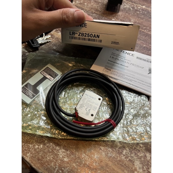 LASER SENSOR KEYENCE LR-ZB250AN ORIGINAL JAPAN