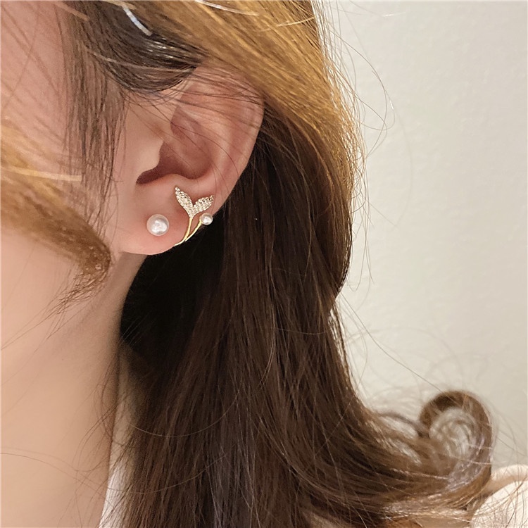 YEEZII Anting Stud Hypoallergenic Bentuk Ekor Ikan Aksen Mutiara Warna Emas Untuk Wanita