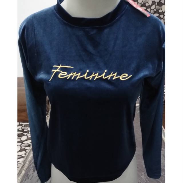 Atasan crop, bahan bludru,lokal, tulisan bordir