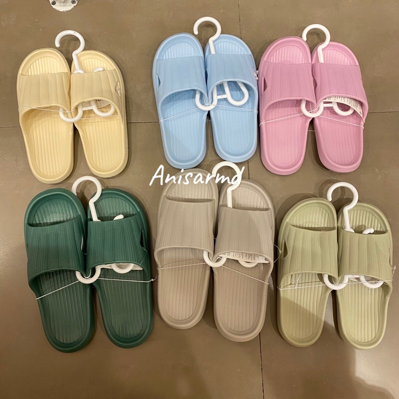 convenient lightweight bath slippers miniso / slippers miniso / sandal selop miniso / sandal selop