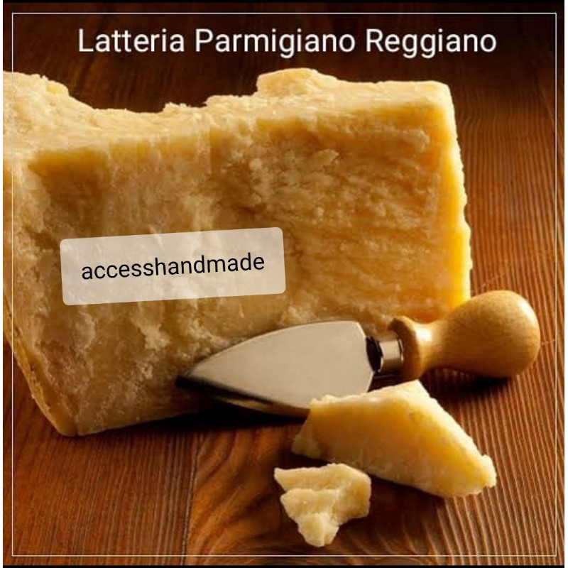 

Parmigiano Reggiano Keju mirip Parmesan Italian cheese 500gr / 1kg DOP 12m 24m 36m