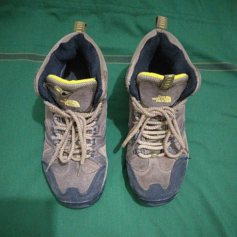 SEPATU GUNUNG THE NORTH FACE ORIGINAL PRELOVED