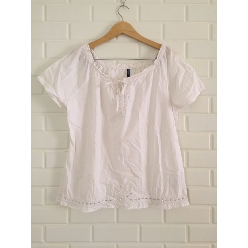 

Preloved Sabrina Putih Oversize