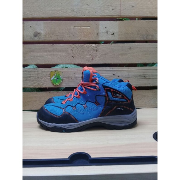 Sepatu Outdoor Leisure Time