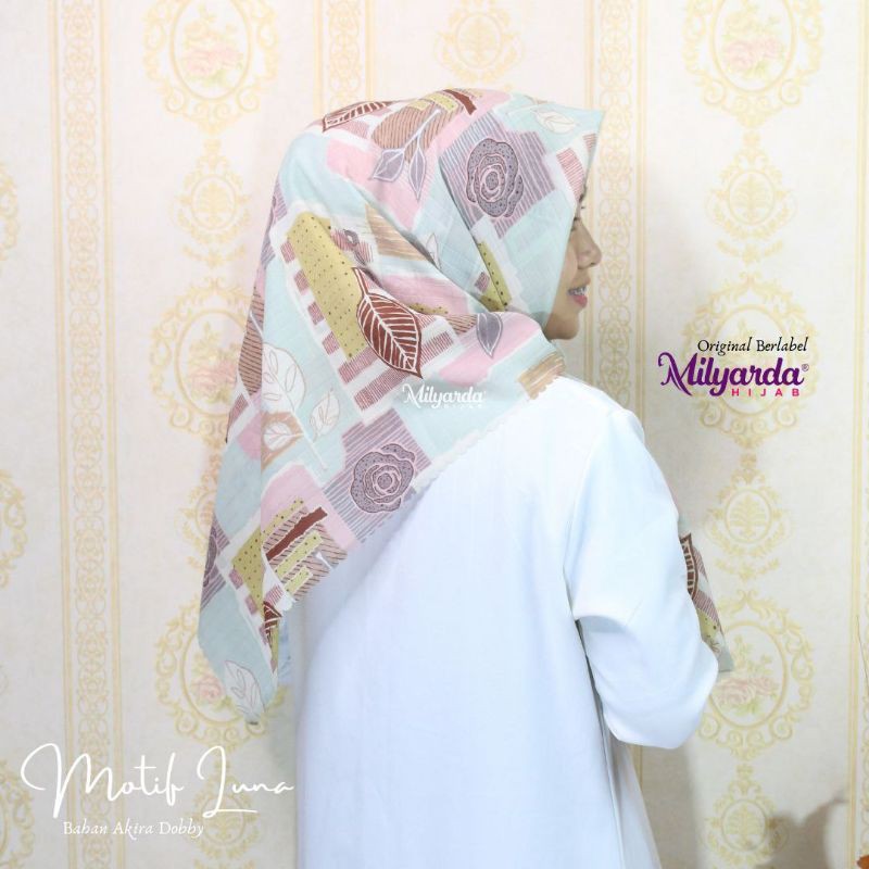 Segiempat motif Luna bahan akira dobby
