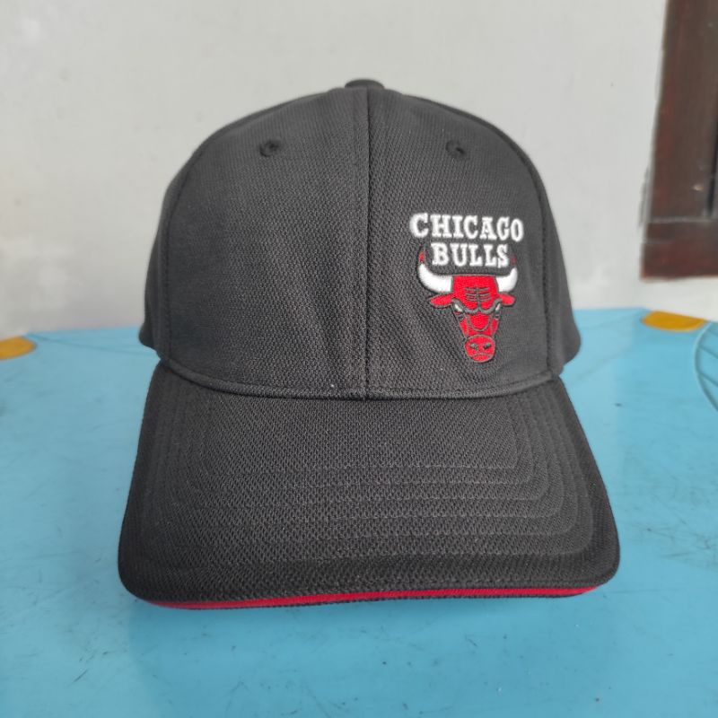 Topi adidas x chicago bulls second