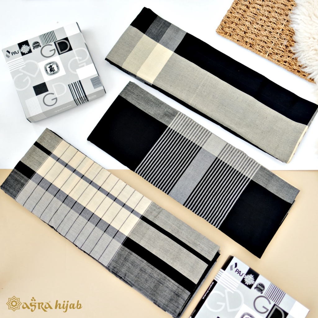SARUNG GAJAH DUDUK HITAM PUTIH MOTIF GARIS ASRA MAN SARUNG