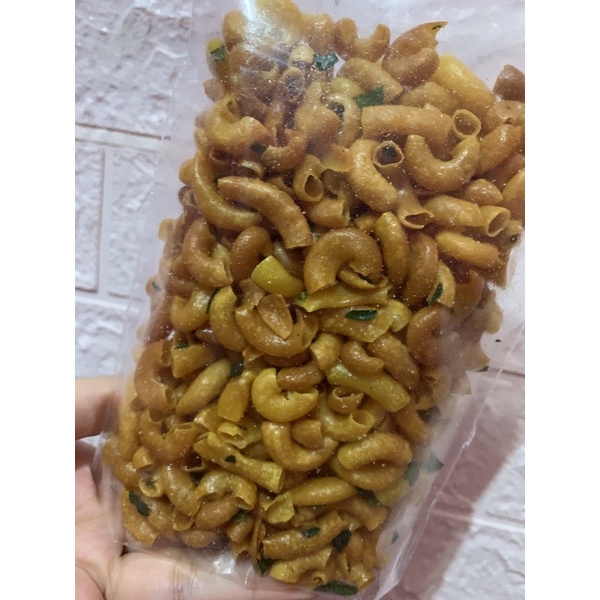 

Makaroni pedas daun jeruk