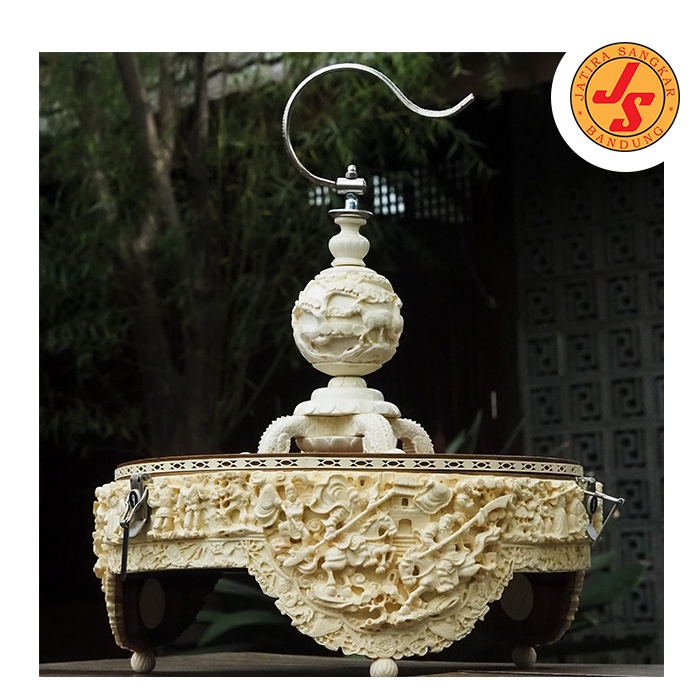 Tebok Sangkar Lovebird LB Kayu Bambu Motif Dewa Perang Putih