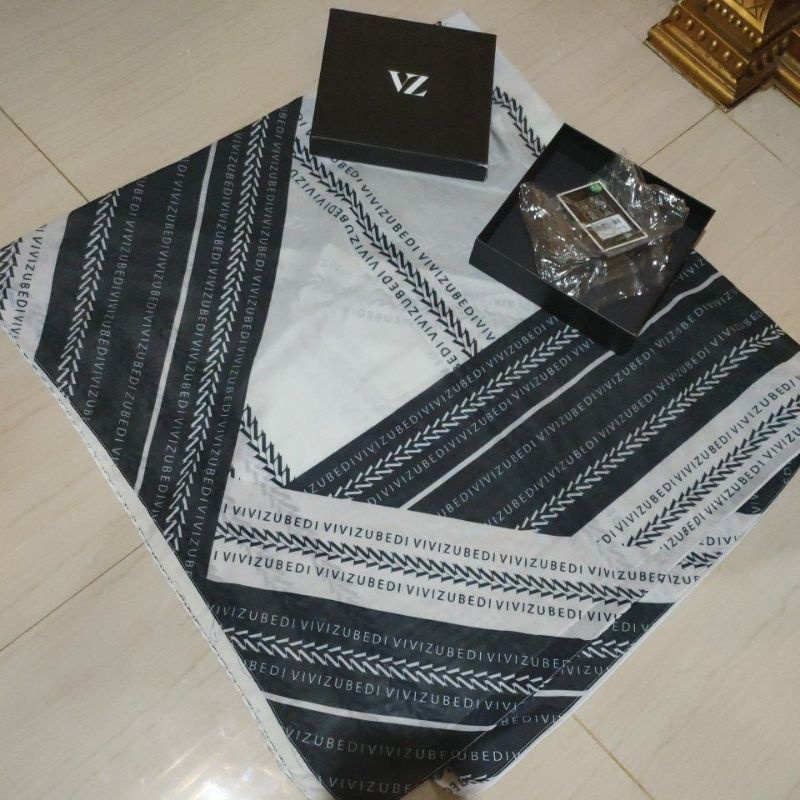 preloved vivi zubedi zeamaya scarf white