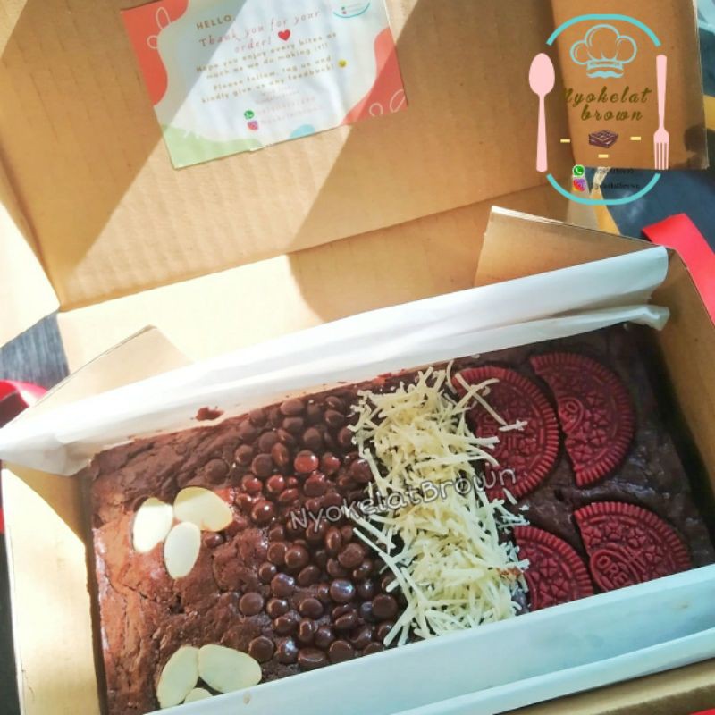 

Fudgy Brownies loyang sekat/tidak sekat topping Mix (Baca deskripsi box)