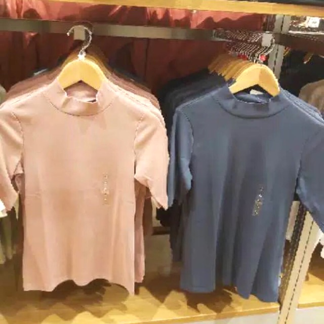 [PROMO] Kaos Atasan T-Shirt UNIQLO Turtle Neck Lengan Pendek Wanita Baby Peach Pink