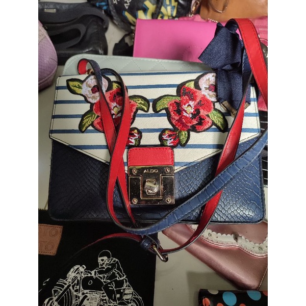 tas aldo motif bunga