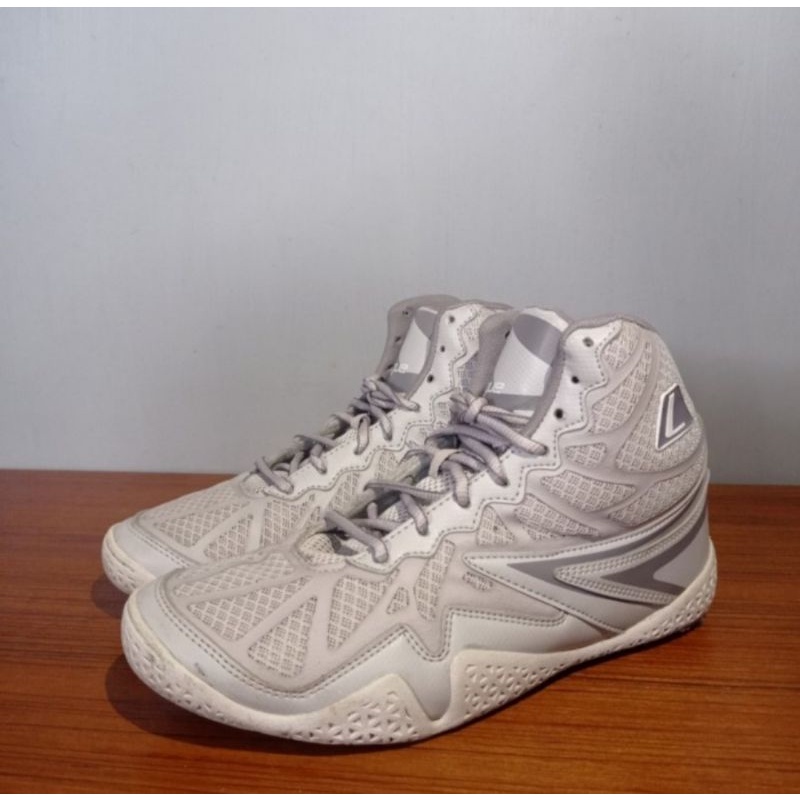 Sepatu Basket League Typhoon
